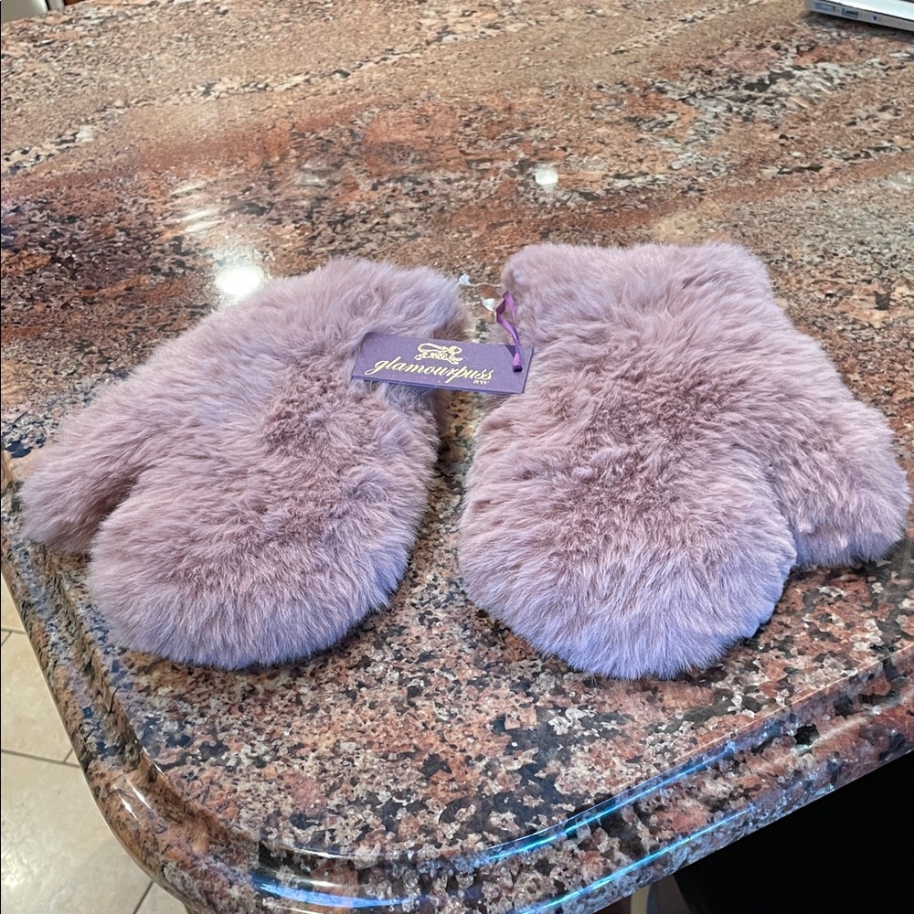 Glamourpuss NYC Fuzzy Mittens